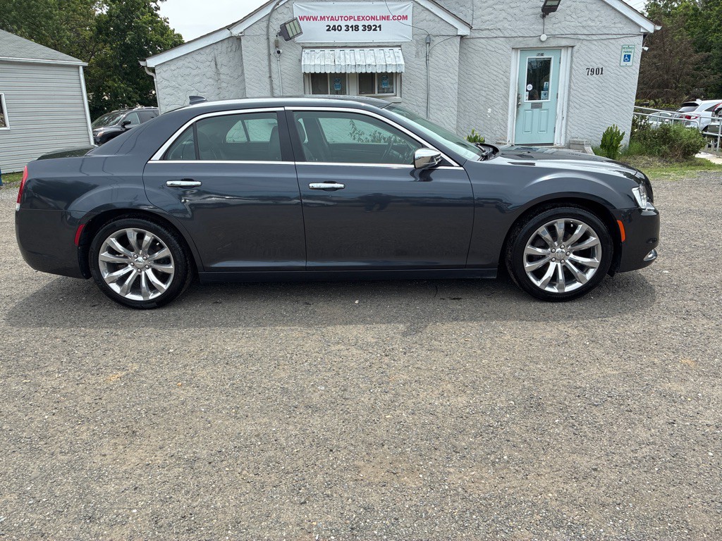 2018 Chrysler 300 Image 11