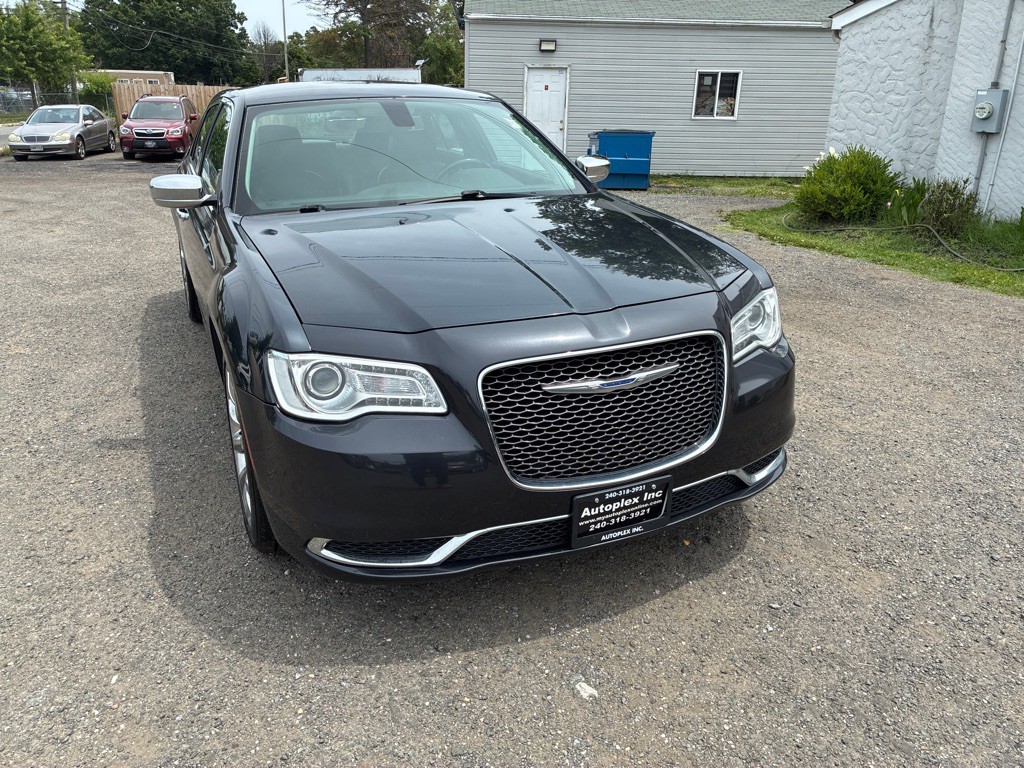 2018 Chrysler 300 Image 13