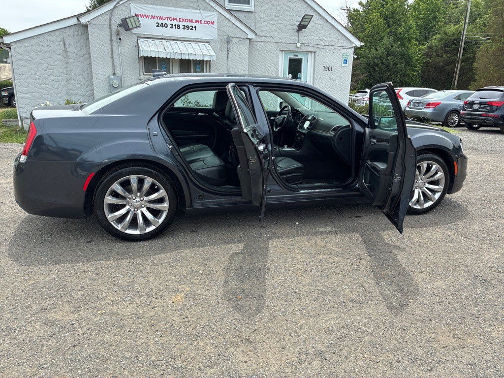 2018 Chrysler 300 Image 14