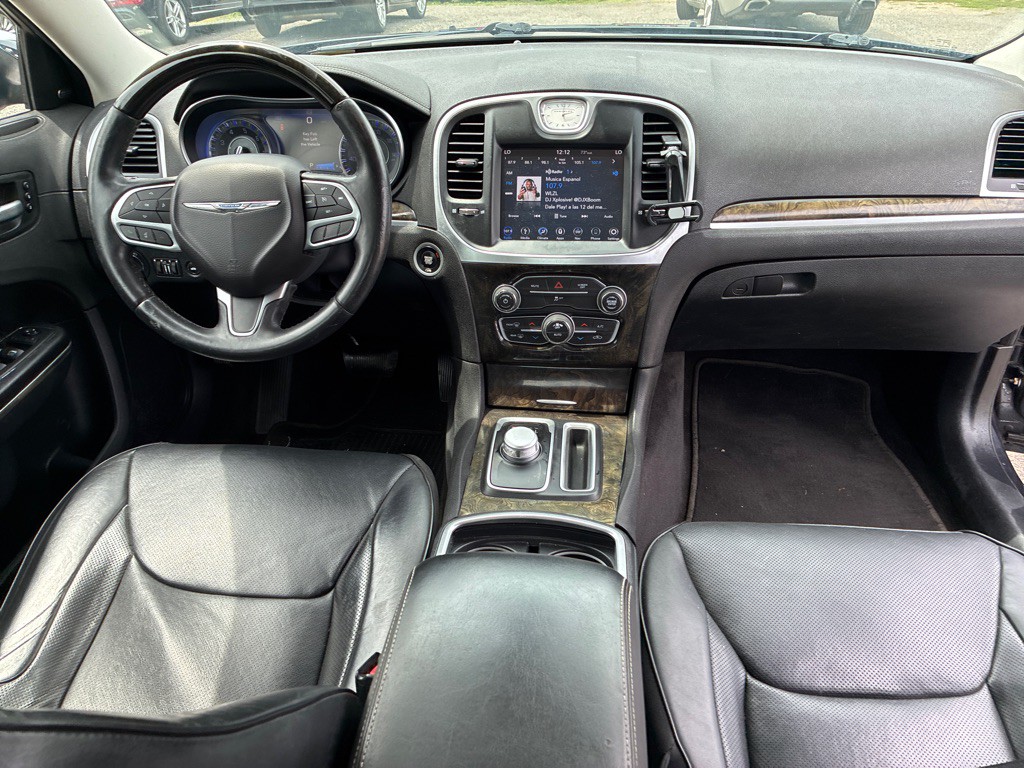 2018 Chrysler 300 Image 15