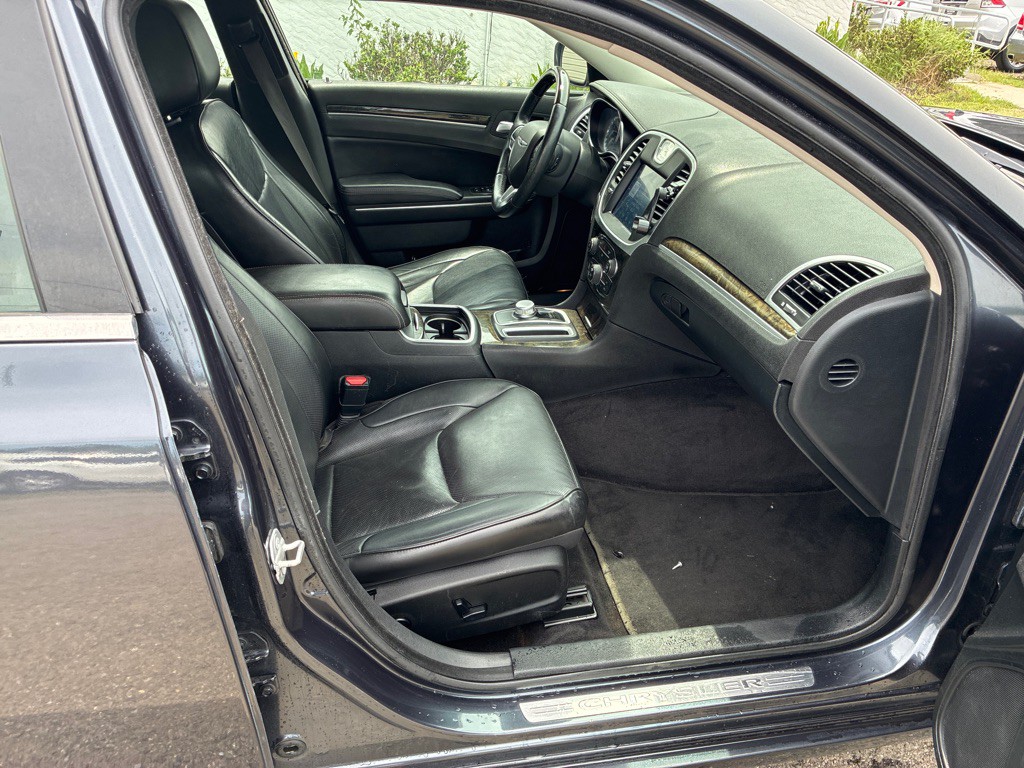 2018 Chrysler 300 Image 17