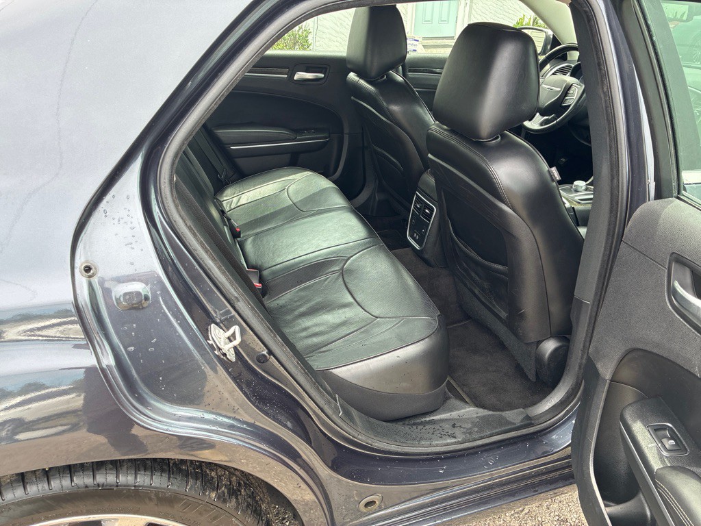 2018 Chrysler 300 Image 18