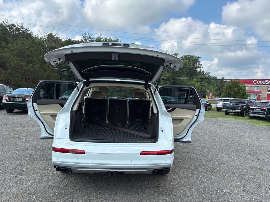 2018 Audi Q7 Image 12