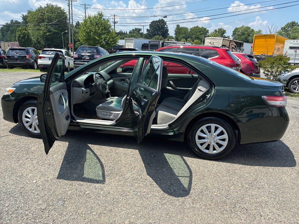 2010 Toyota Camry Image 12