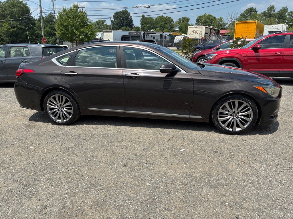 2015 Hyundai Genesis Image 3