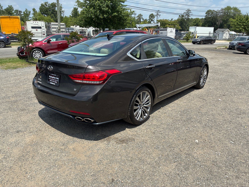 2015 Hyundai Genesis Image 5