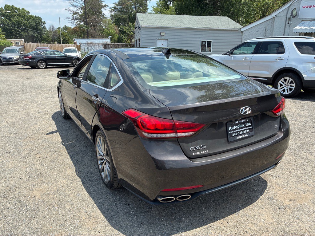 2015 Hyundai Genesis Image 8