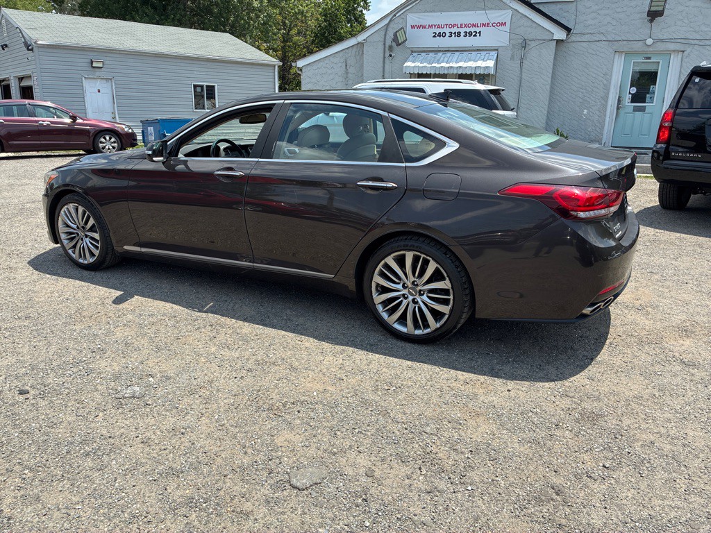2015 Hyundai Genesis Image 9