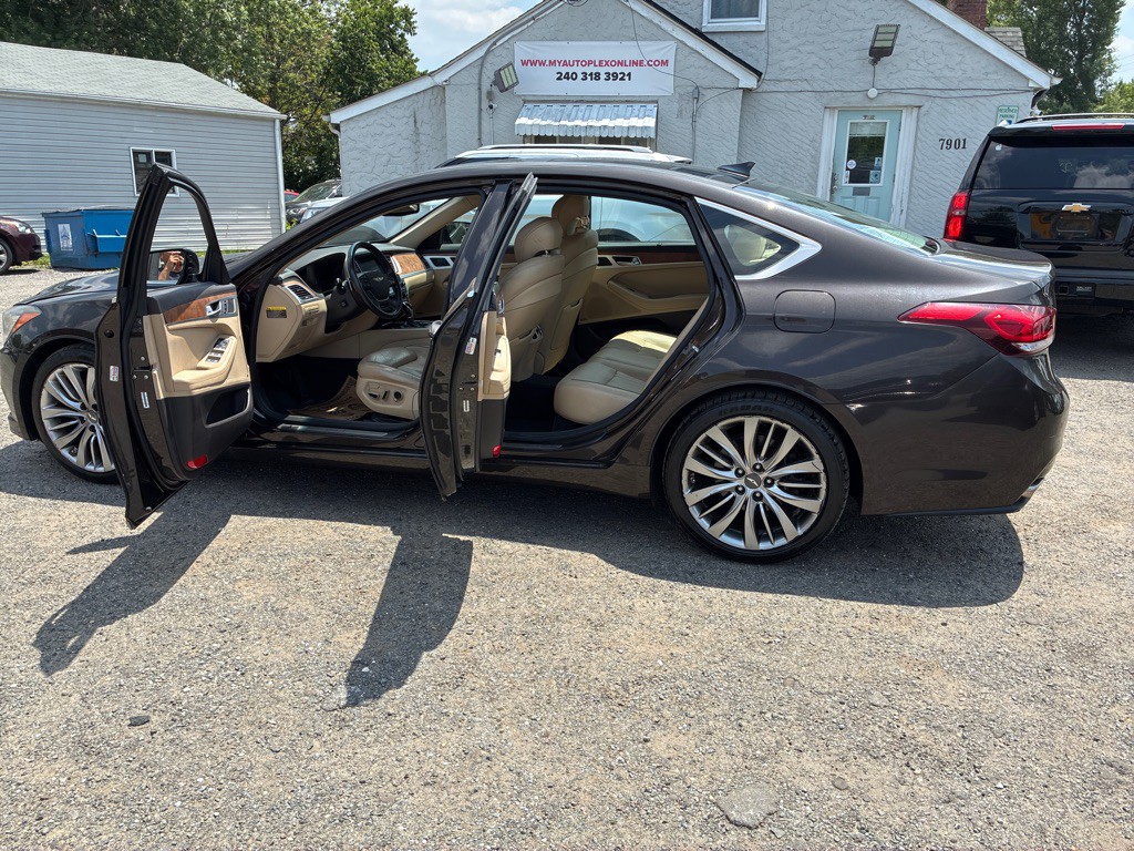 2015 Hyundai Genesis Image 10