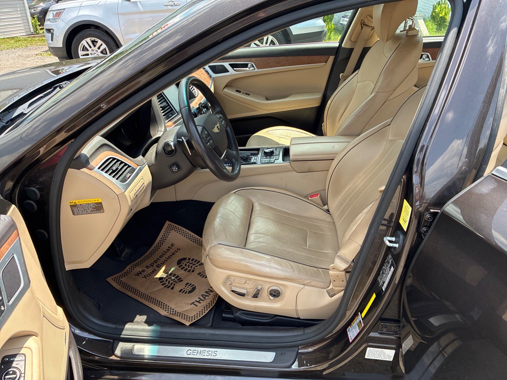 2015 Hyundai Genesis Image 12