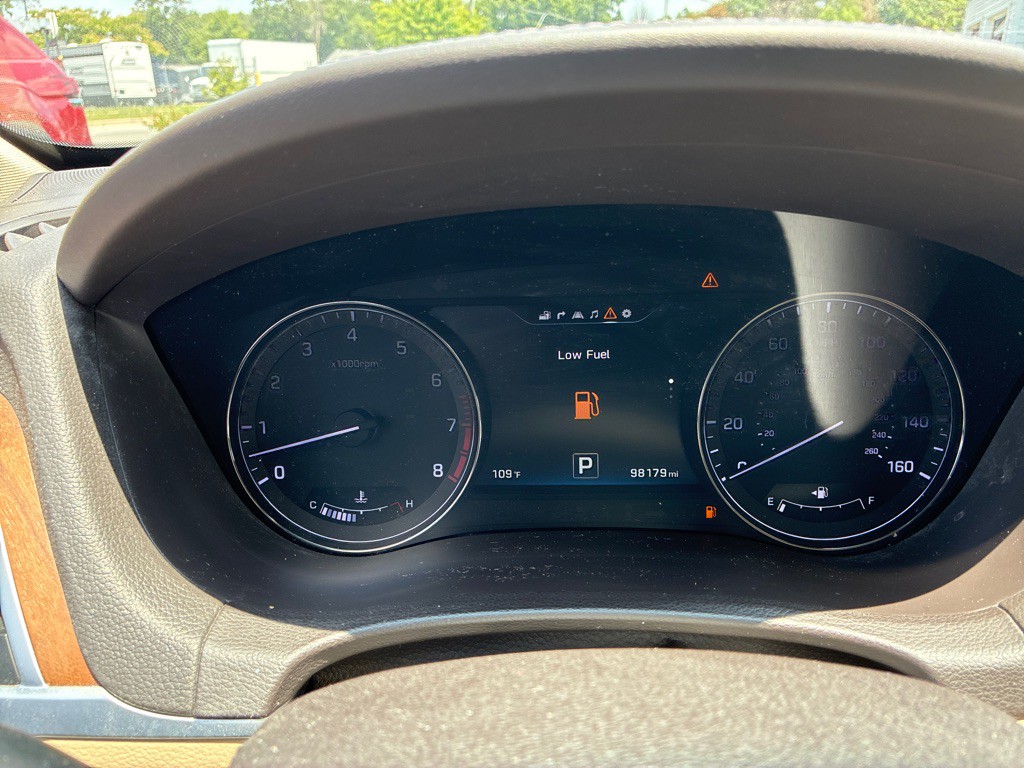2015 Hyundai Genesis Image 13