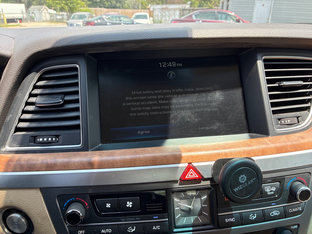 2015 Hyundai Genesis Image 14