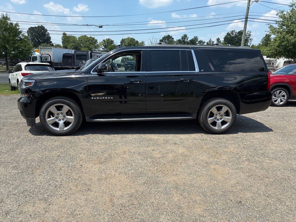 2017 Chevrolet Suburban Image 4
