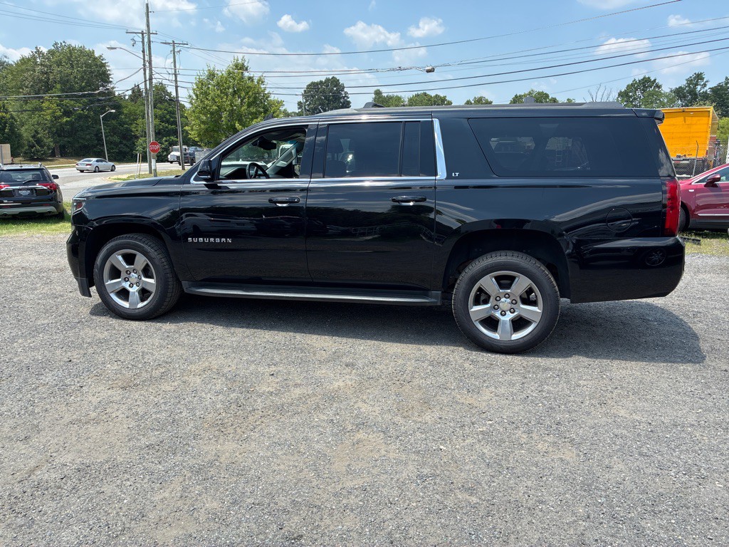 2017 Chevrolet Suburban Image 5