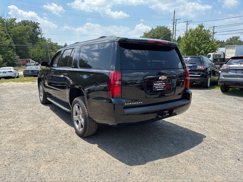 2017 Chevrolet Suburban Image 6