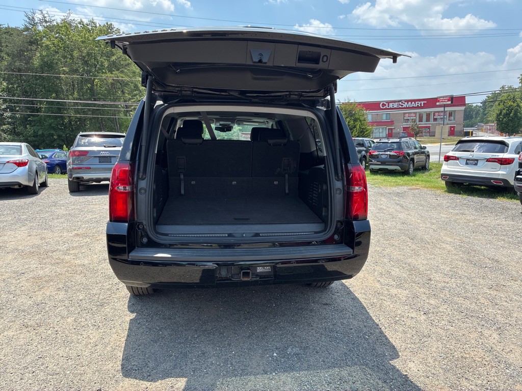 2017 Chevrolet Suburban Image 8