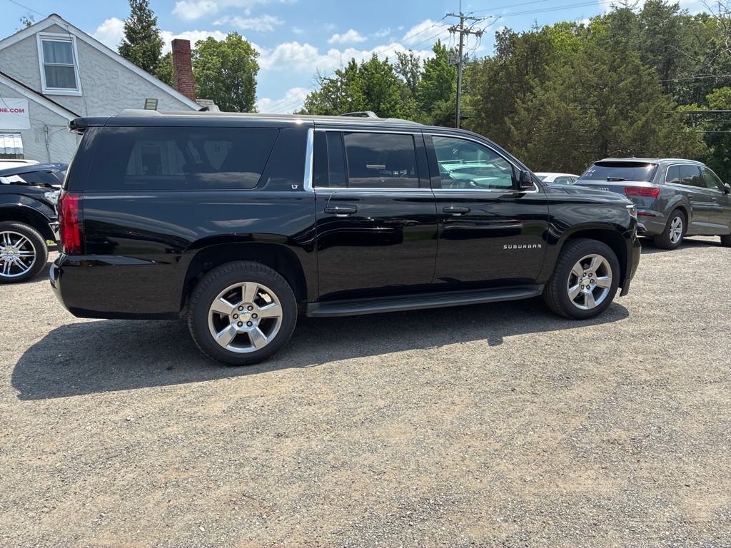 2017 Chevrolet Suburban Image 10