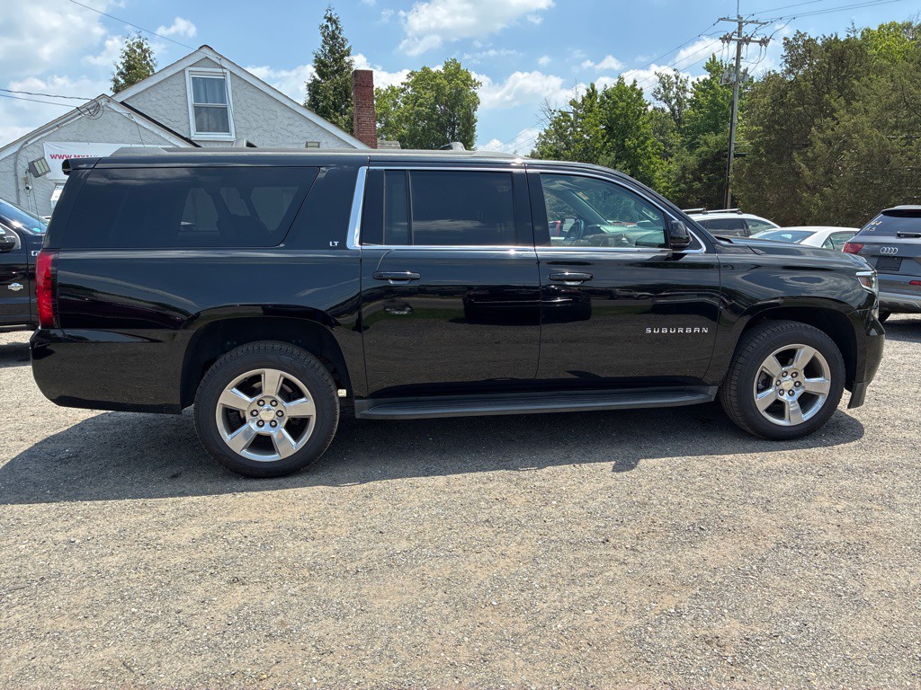 2017 Chevrolet Suburban Image 11