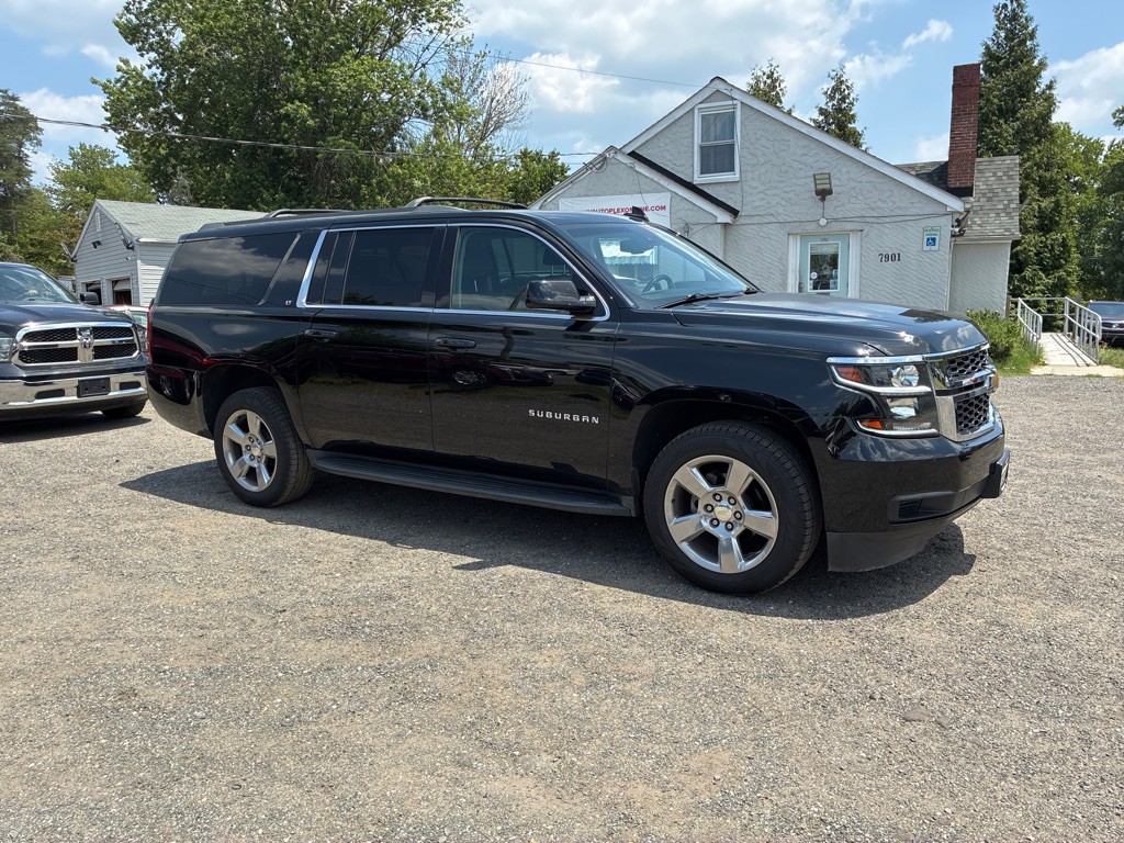 2017 Chevrolet Suburban Image 12