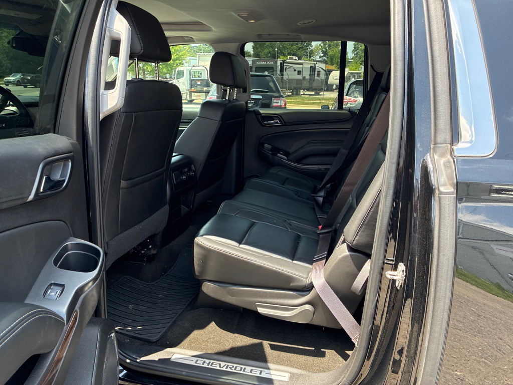 2017 Chevrolet Suburban Image 16