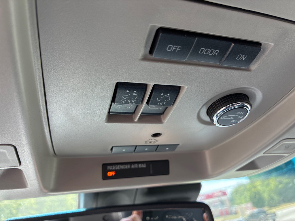 2017 Chevrolet Suburban Image 21
