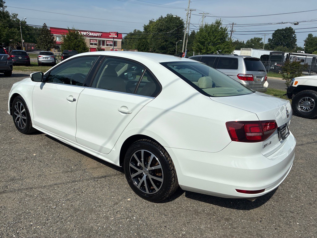2017 Volkswagen Jetta Image 5