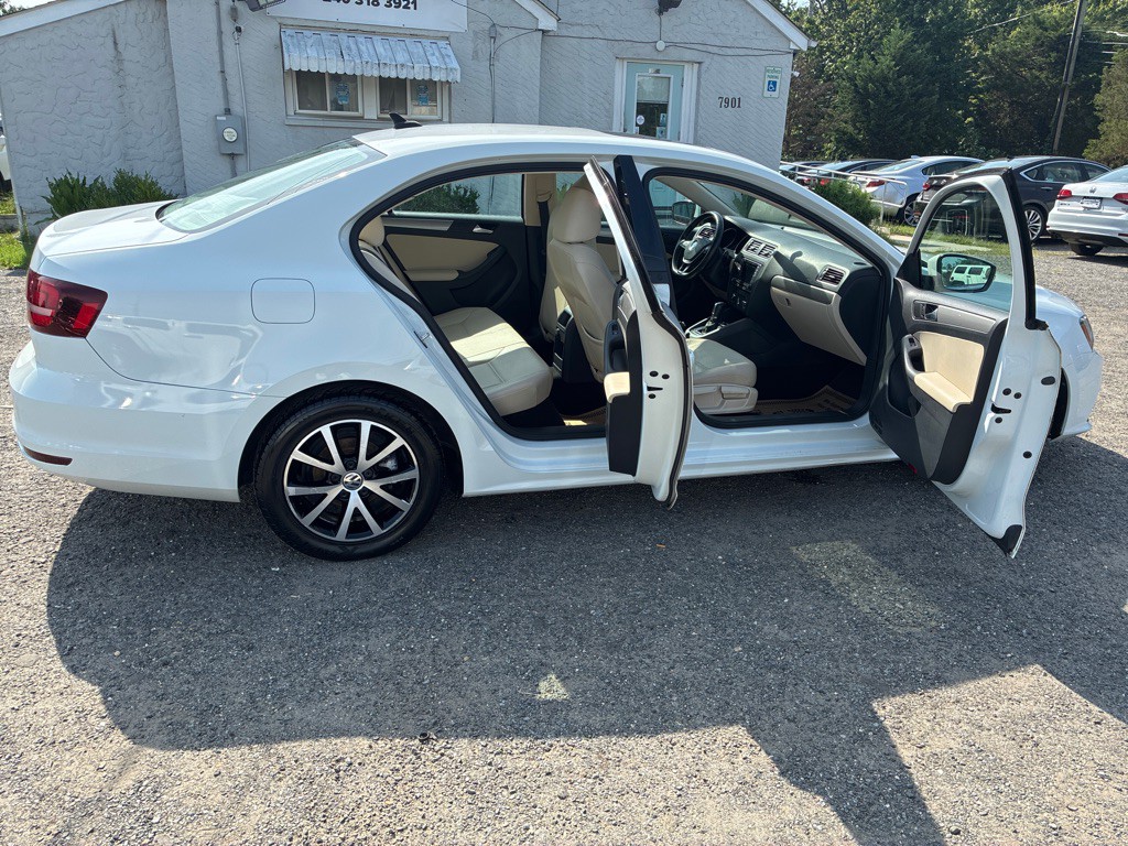 2017 Volkswagen Jetta Image 14