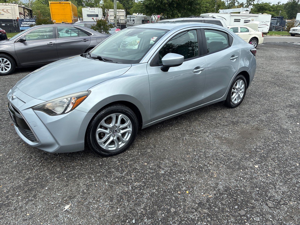 2017 Toyota Yaris Image 2