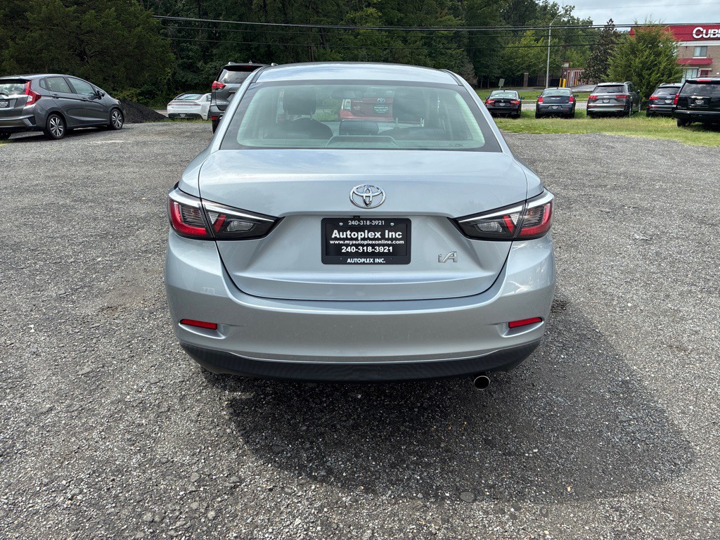 2017 Toyota Yaris Image 6