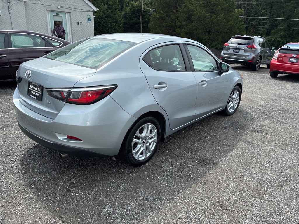 2017 Toyota Yaris Image 7