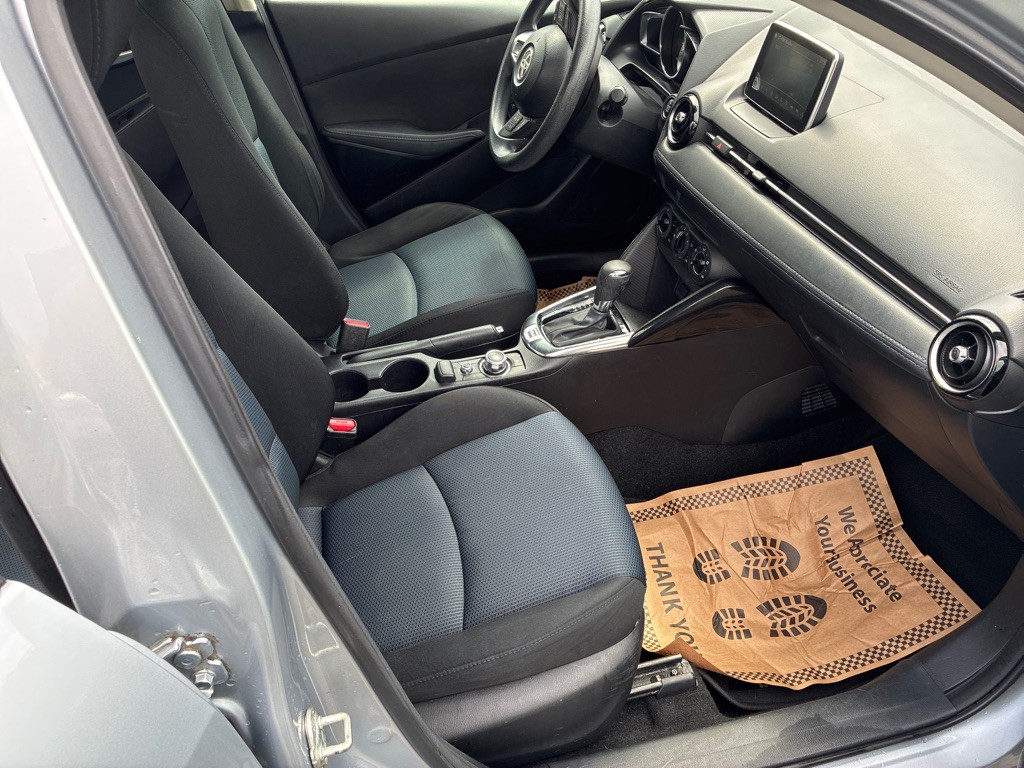 2017 Toyota Yaris Image 9