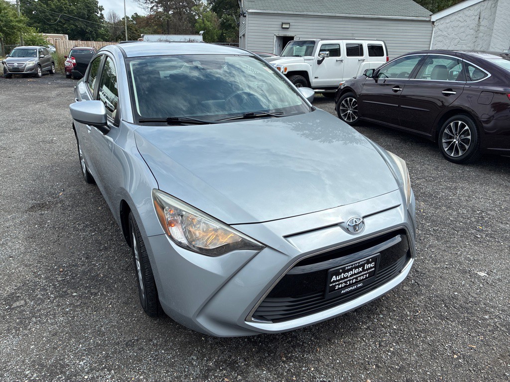 2017 Toyota Yaris Image 13