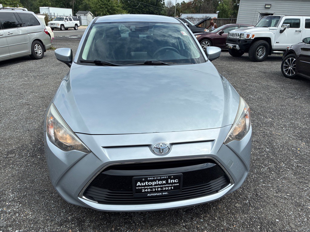 2017 Toyota Yaris Image 14