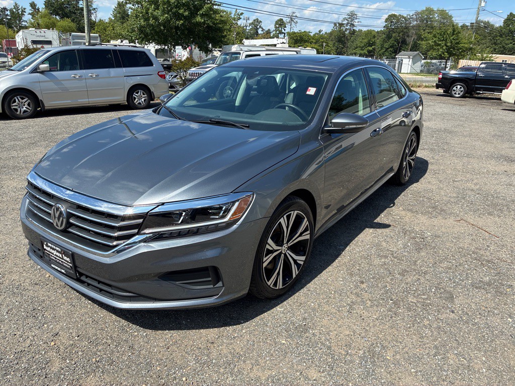 2021 Volkswagen Passat Image 2