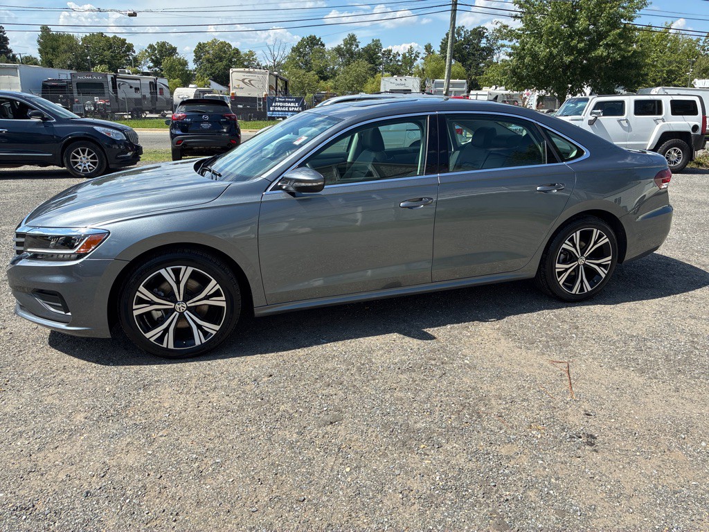2021 Volkswagen Passat Image 3