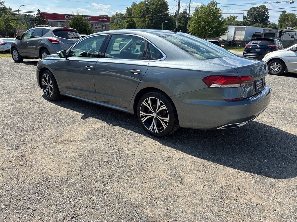 2021 Volkswagen Passat Image 5