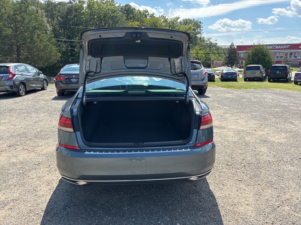 2021 Volkswagen Passat Image 8
