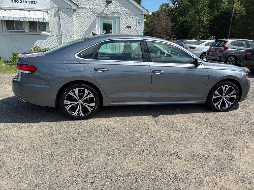 2021 Volkswagen Passat Image 10