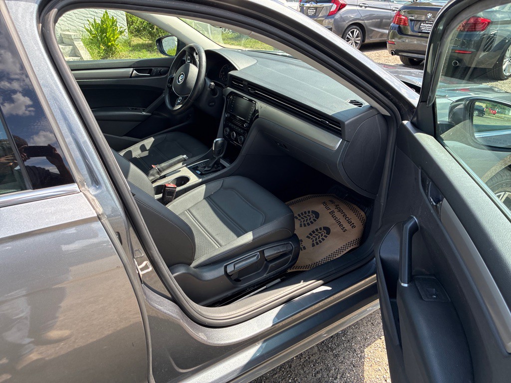 2021 Volkswagen Passat Image 12