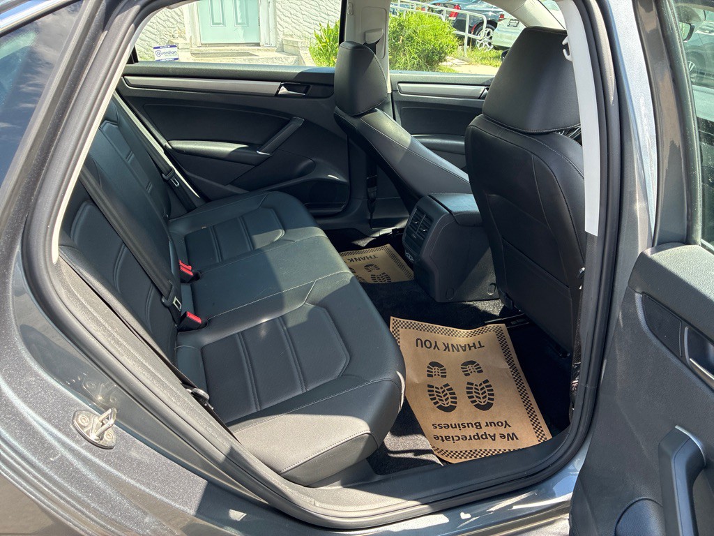 2021 Volkswagen Passat Image 13