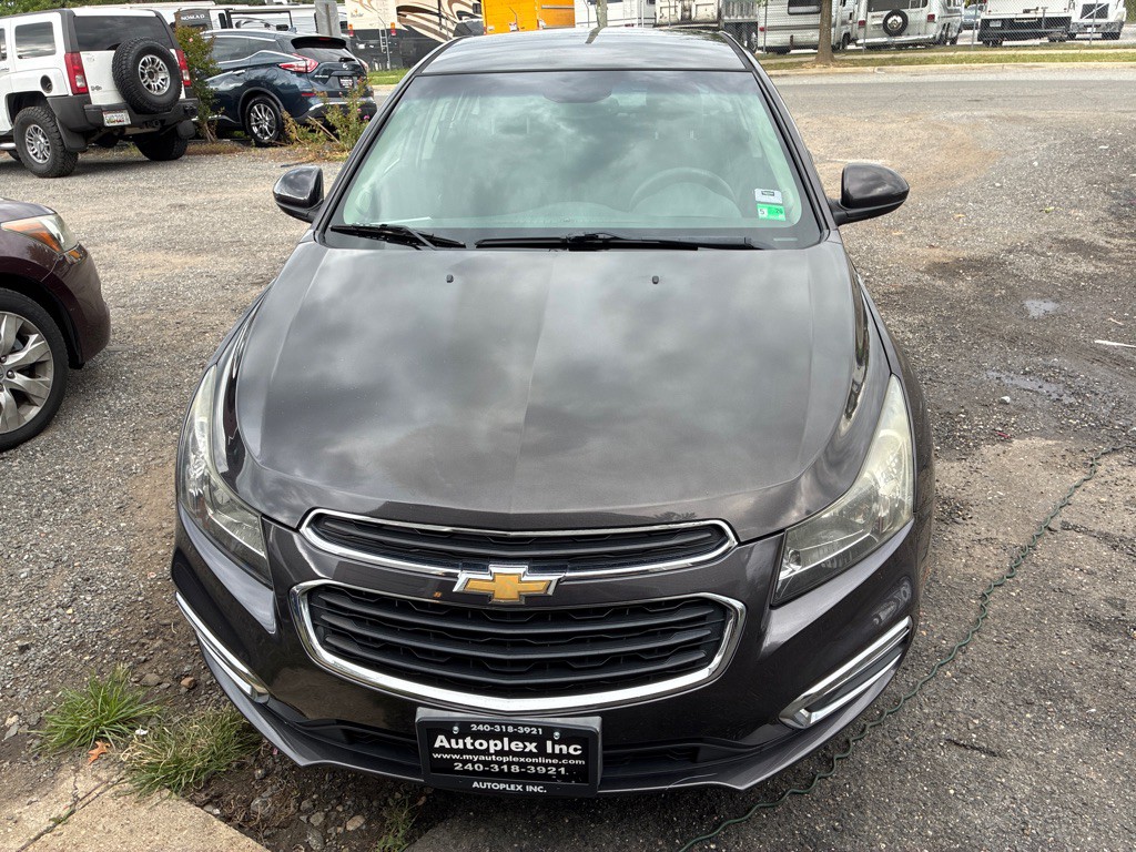2015 Chevrolet Cruze Image 2