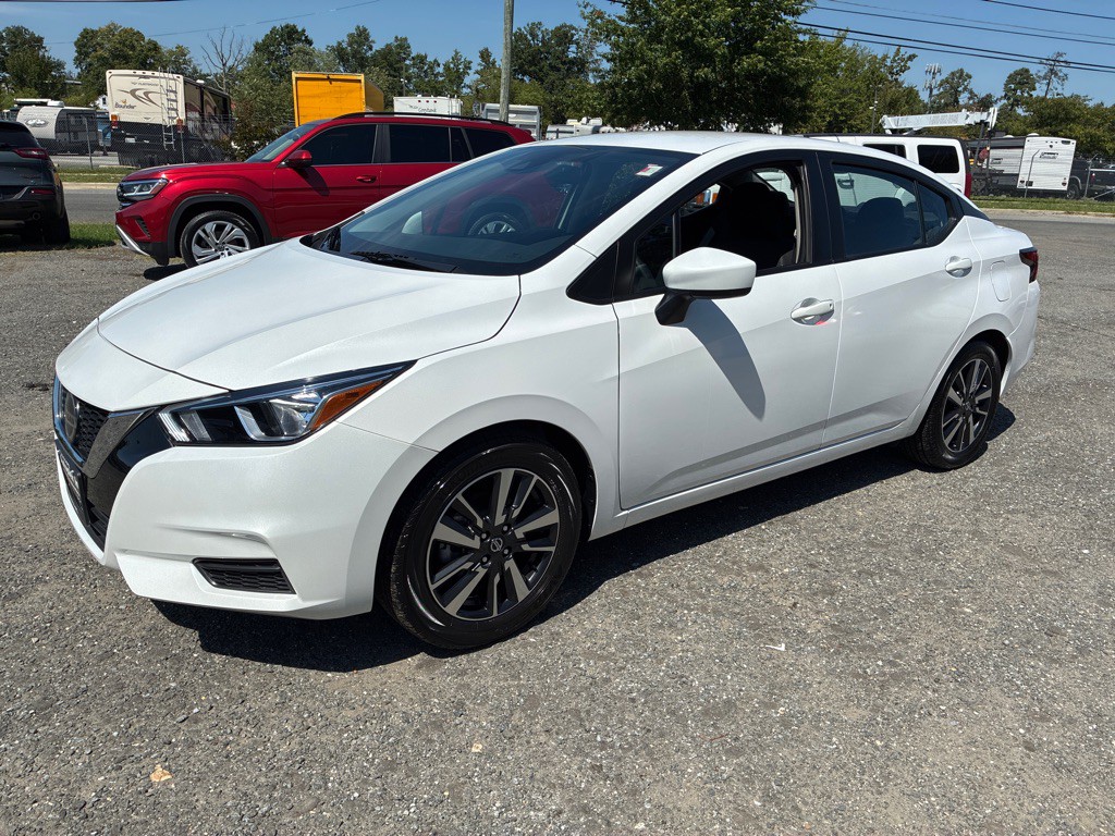 2022 Nissan Versa Image 2