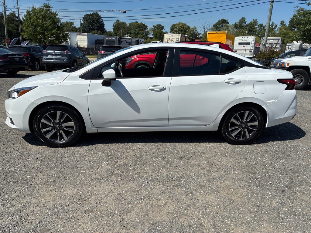 2022 Nissan Versa Image 3