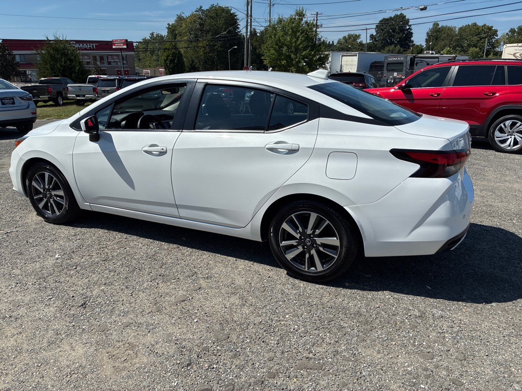 2022 Nissan Versa Image 4