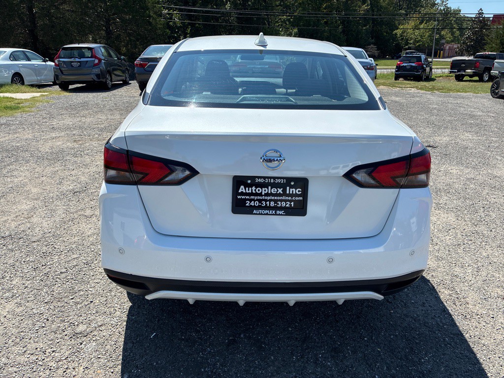 2022 Nissan Versa Image 6