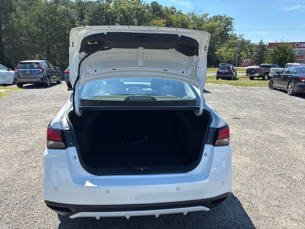 2022 Nissan Versa Image 7