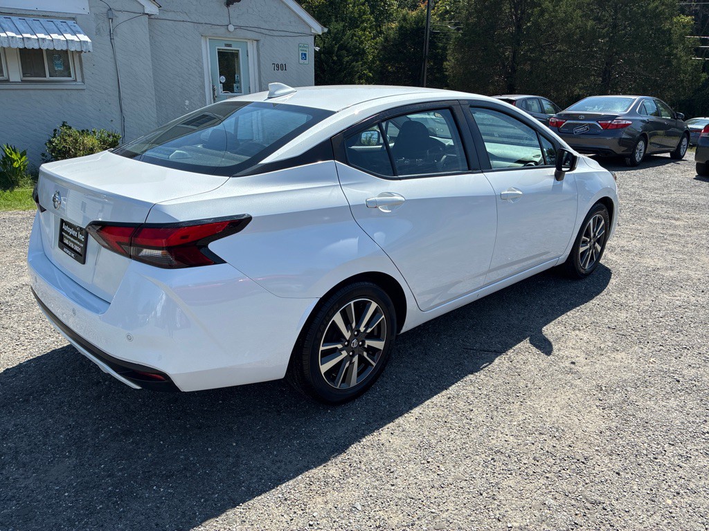 2022 Nissan Versa Image 8