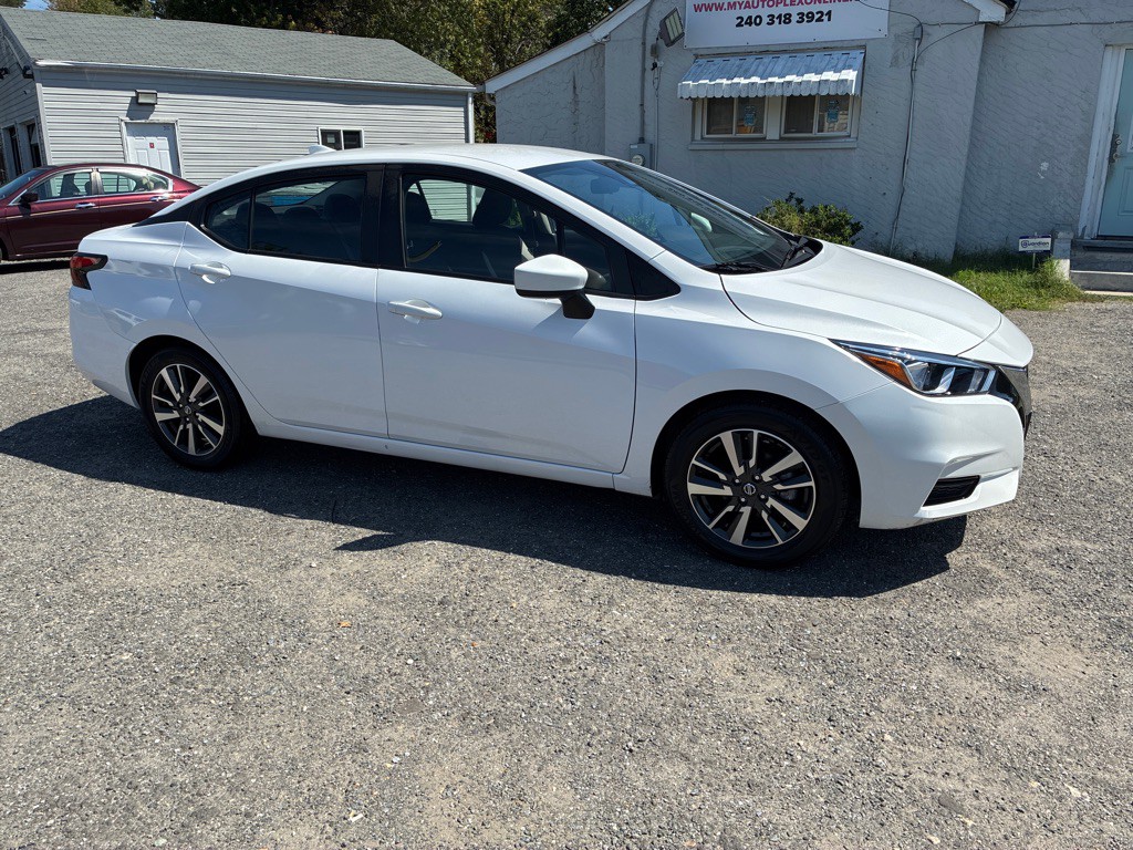 2022 Nissan Versa Image 10