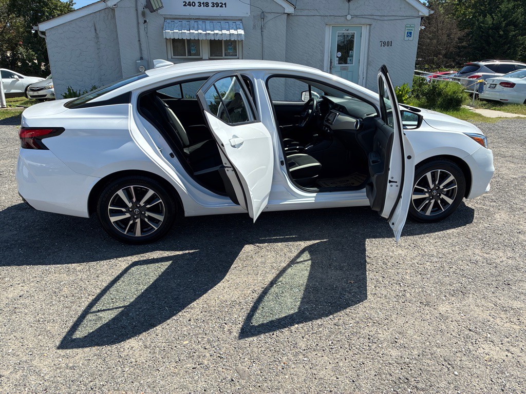 2022 Nissan Versa Image 13