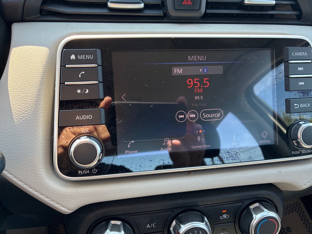 2022 Nissan Versa Image 19